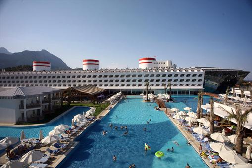 QUEEN ELiZABETH SUiTE HOTEL