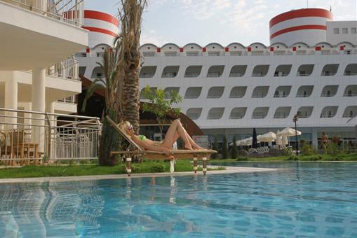 QUEEN ELiZABETH SUiTE HOTEL